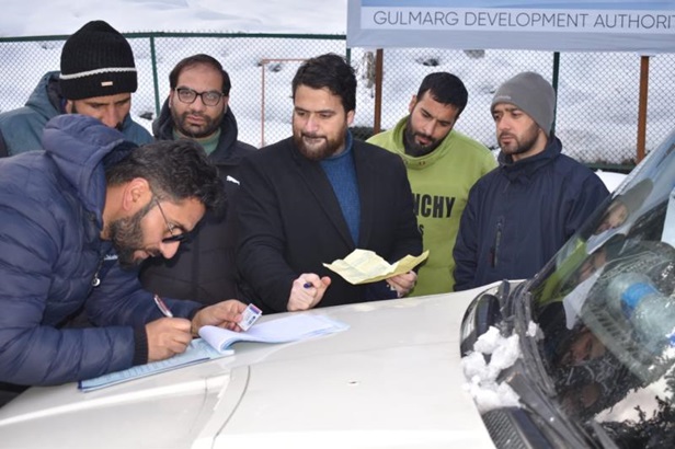 J&K: 45 DLs, 07 RPs Suspended & 21 Vehicles Blacklisted for traffic violations