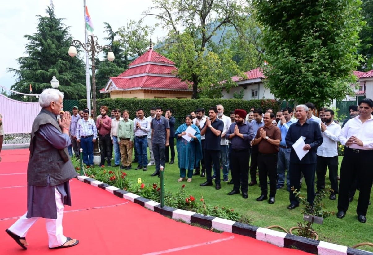 'LG Manoj Sinha hoists  National Flag at Lok Bhavan '