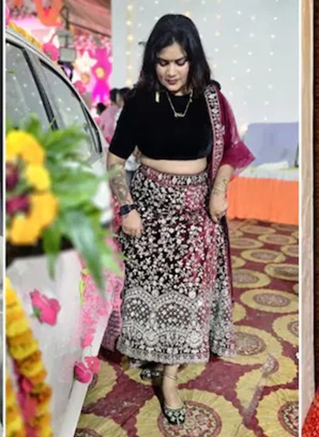 Influencer Nidhi Tiwari With 16 Lakh followers commits suicide