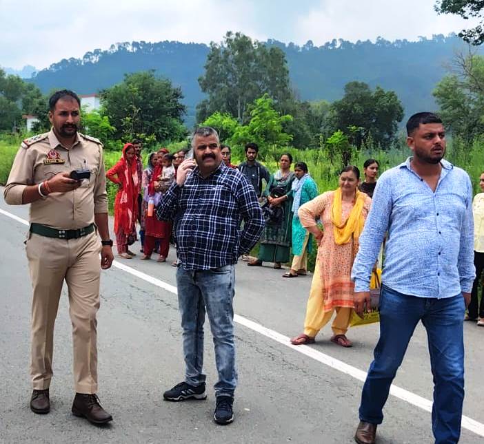 ARTO Rajouri issues 35 challans, seizes 8 vehicles in Highway Enforcement Drive