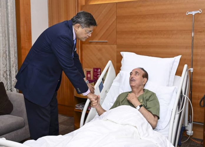 Ghulam Nabi Azad hospitalized in Kuwait