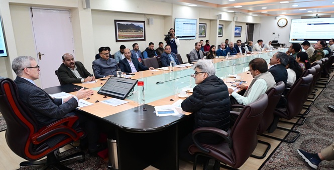 CM Omar Abdullah chairs comprehensive review meeting to assess winter preparedness