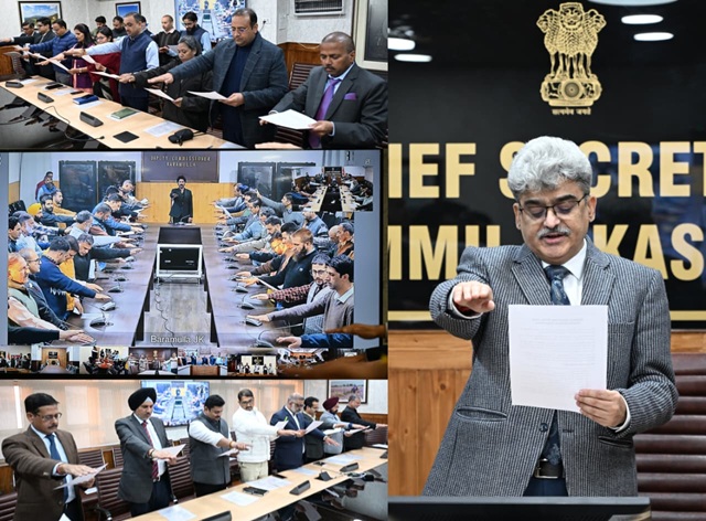 CS administers Integrity Pledge to Officers and Officials at Civil Secretariat 
