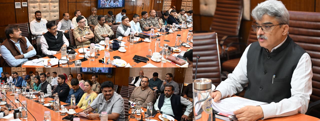  CS Atal Dulloo reviews arrangements for 80th Independence Day celebrations
