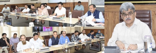 Atal Dulloo  reviews Welfare Schemes for marginalized sections across J&K 