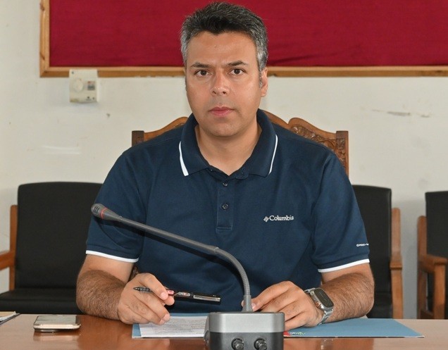 DC Anantnag reviews arrangements for NEET (UG) 2026, stresses adherence to SOPs, guidelines