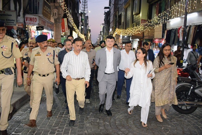 DC Jammu conducts extensive tour of different parts of the Old city 