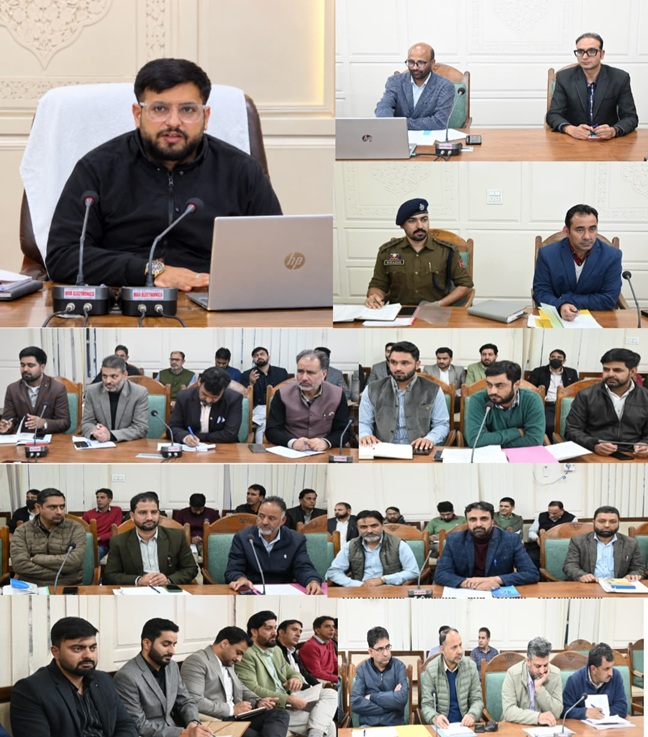 DC Kupwara reviews revenue matters, stresses timely service delivery 