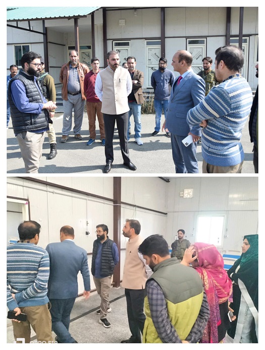 DC Pulwama visits Hospital Prichoo