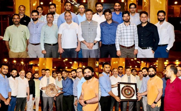 Revenue officers accord emotional adieu to outgoing DC Srinagar Dr Bilal Mohi-Ud-Din Bhat