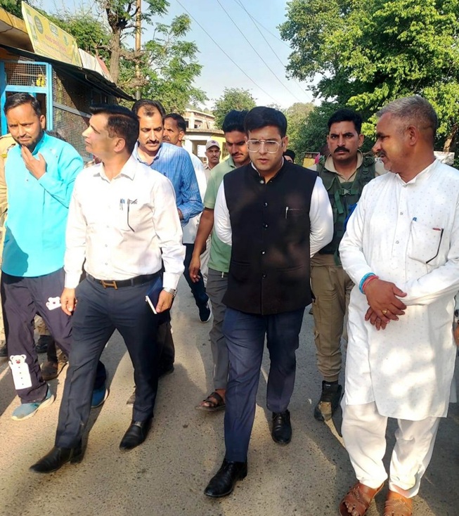  DC Rajouri visits  shelling hit villages 