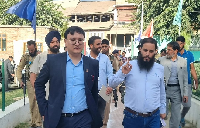  DEO Baramulla inspects Polling Stations in 13-Pattan AC