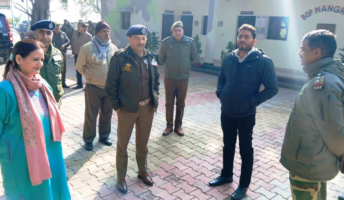  DM Jammu, SSP Jammu take stock of security situation in RS Pura