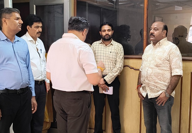 Dy  Chief Minister J&K  conducts surprise inspections 