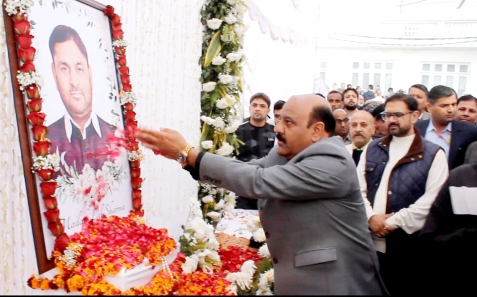  Dy CM pays tributes to Madan Lal Sharma in presence of son Satish Sharma