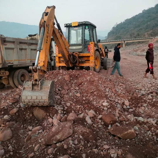 DC Kathua in Action mode: DMO Kathua put over Rs. 5 lakhs penalty on machinery involved in illegal extraction 