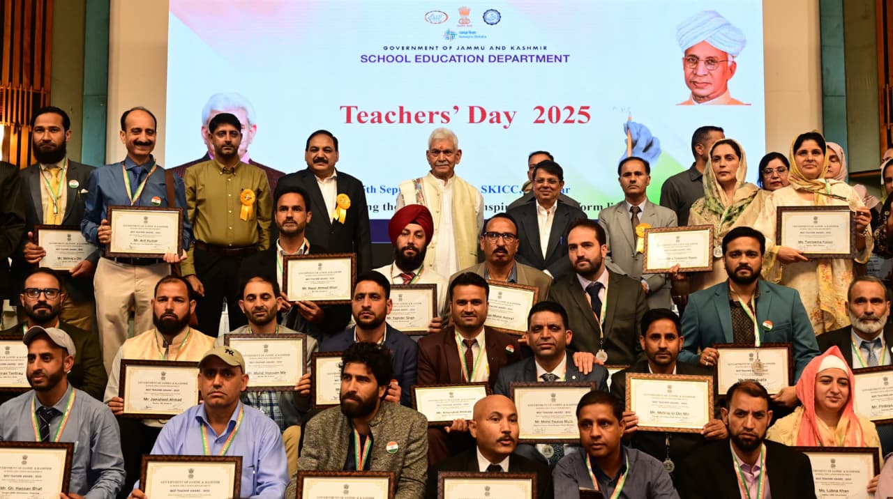 LG J&K delivers keynote address at the Teachers' Day event in Srinagar