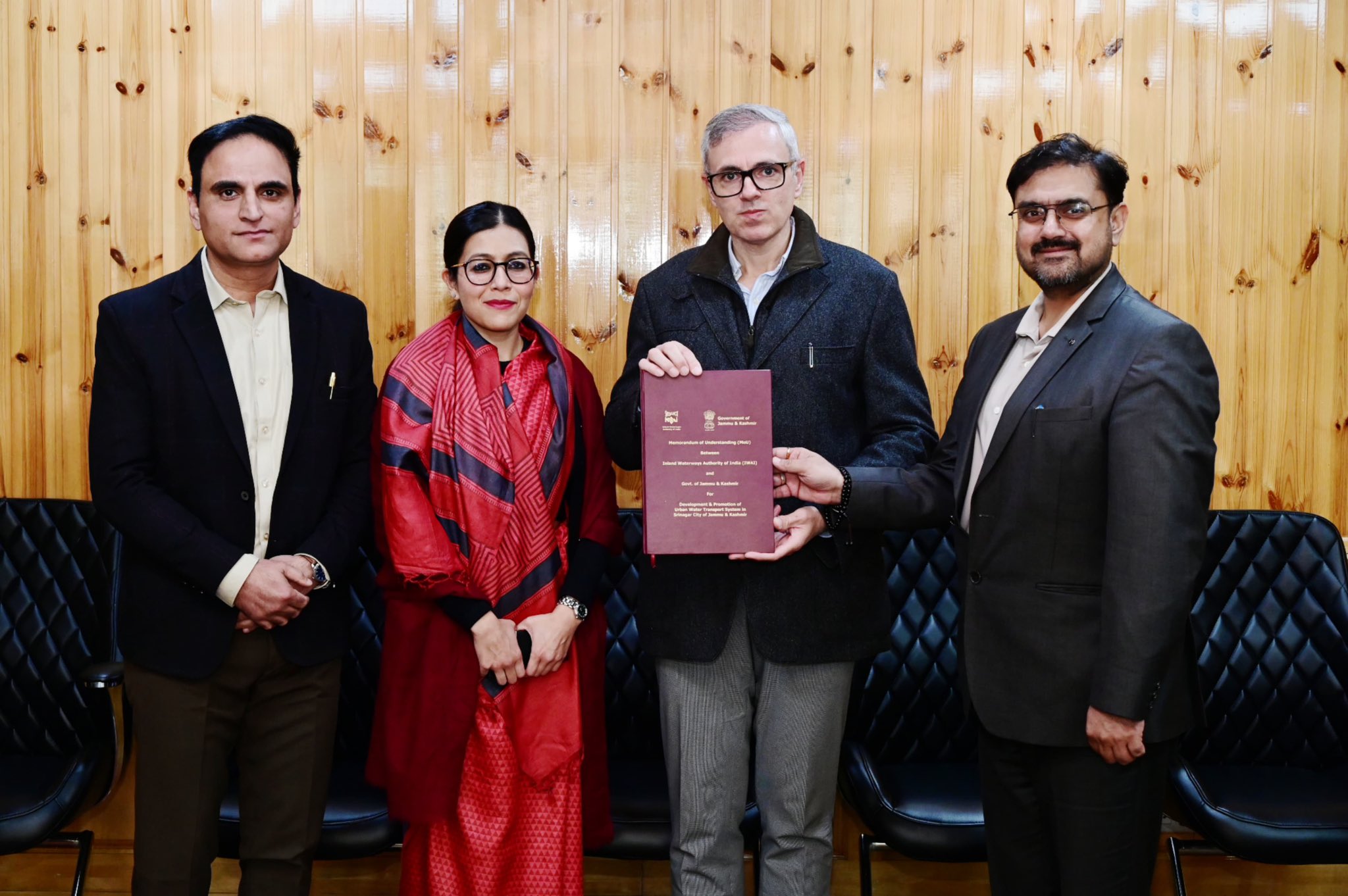 ' J&K Govt signs MoU for developing Srinagar Water Metro in presence of CM Omar Abdullah , Minister Satish Sharma ; Akhnoor, Reasi to follow'