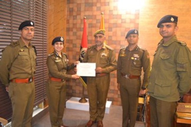 'DIG U-R Range Sarah Rizvi felicitates top IOs '