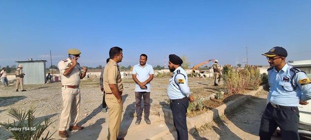 SSP Kathua  Shobhit Saxena visits Construction Company Campsite to review Security