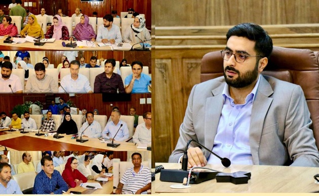 DC Srinagar calls on Officers to be responsive & accessible to people 