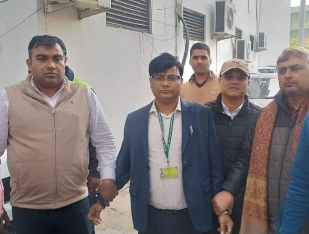 Assistant Director of  Niyojan Bhavan. arrested by Vigilance, while taking Rs 05 Lakh bribe