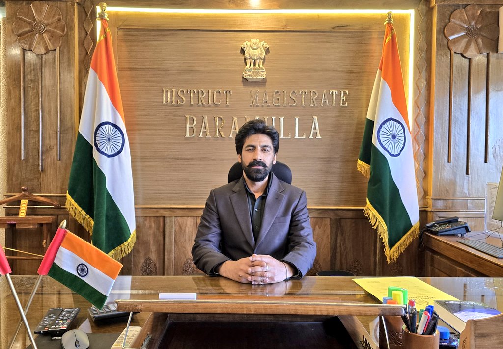 'Syeed Fakhrudin Hamid assumes charge as DC Baramulla ; 3rd District as DC'