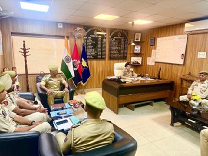 SP HQ Jammu Anna Sinha in action,  directs SHOs to act against Narcotics & Gangsters