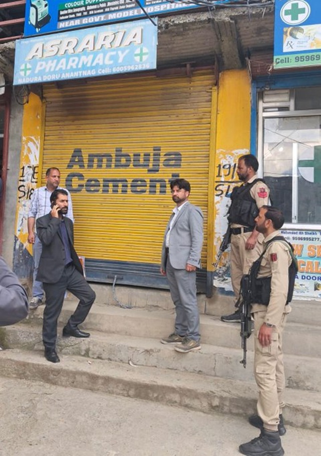 'Police & Drug Control Deptt suspends operations of Sabreen Medical Agencies & Asraria Pharmacy over irregularities '