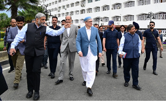 'CM Omar Abdullah inspects Facilities for Employees/Public at Srinagar Secretariat ; Advisor Nasir Sogami, Shaleen Kabra , Dheeraj Gupta accompany'
