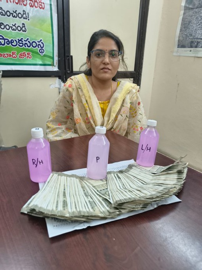 ACB arrests female, Jr Asst in office of DC while taking Rs 1 Lakh bribe