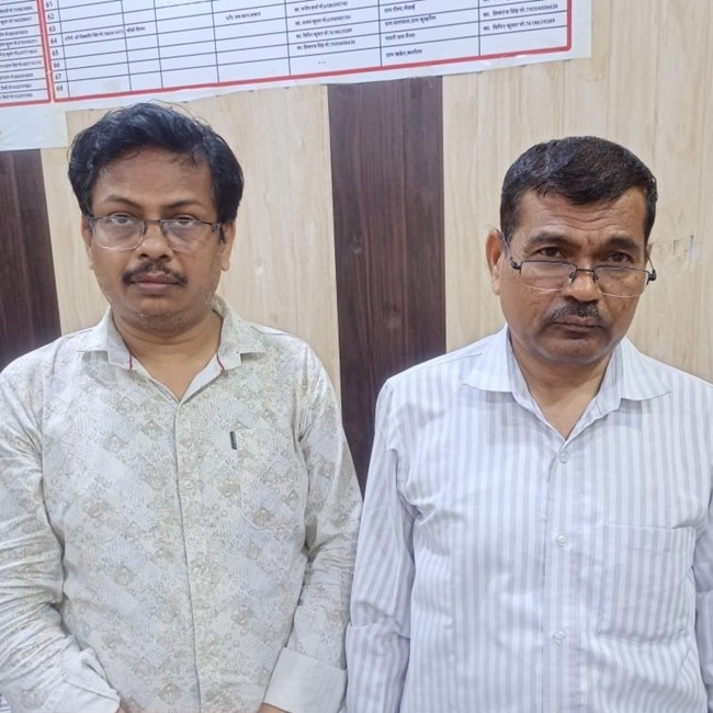 'Regional Ayurvedic-Unani Officer & his Clerk arrested for taking a bribe of 1 lakh rupees in UP'