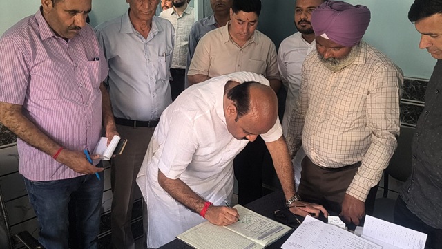 Deputy CM conducts surprise visit at Nowshera SDH Hospital/Animal Husbandry Office, 3 Doctors suspended over negligence