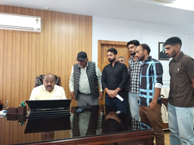 'DyCM J&K conducts public hearing meeting'