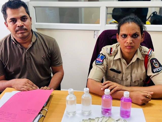 'Telangana ACB traps Police Sub-Inspector & Constable for allegedly taking Rs 30,000 bribe'