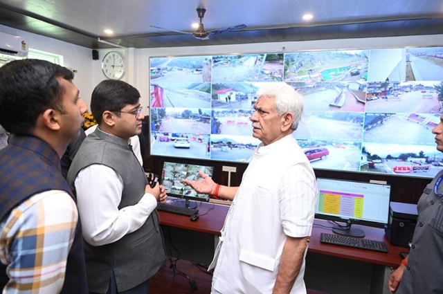 LG Manoj Sinha inaugurats District Emergency Operations Centre and Shri Amarnathji Yatra Control Room 