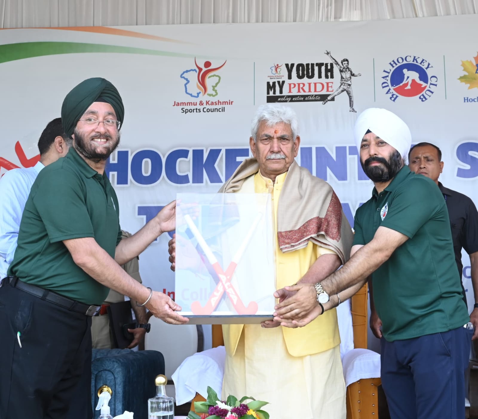  LG Manoj Sinha attends closing ceremony of ALFA HOCKEY Inter-School Tournament at Srinagar