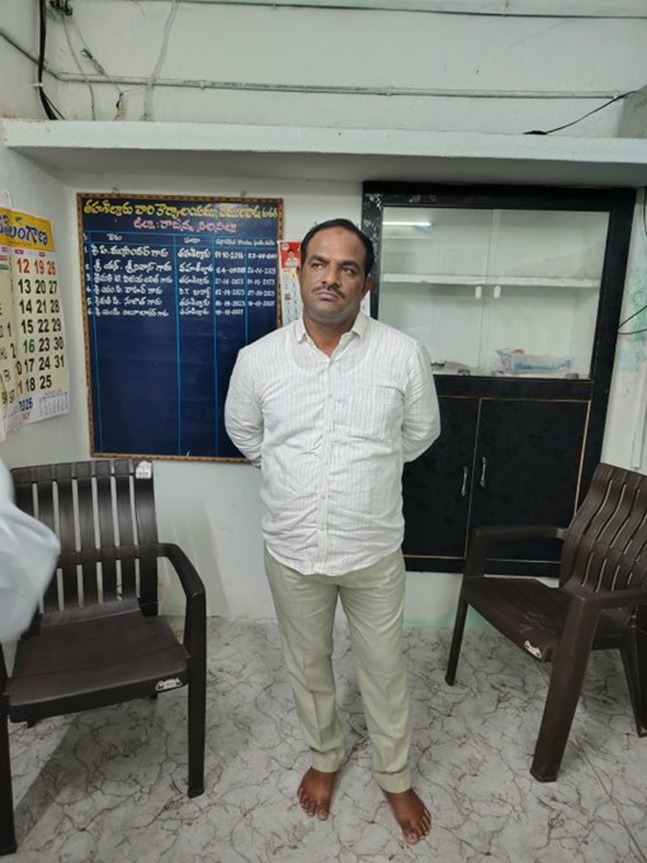 'SCB arrests Tehsildar cum Joint Sub-Registrar in corruption charges in Hyderabad '