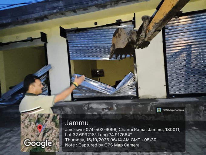 'On directions of Commissioner JMC; Enforcement Wing  demolishes illegal shutters/structure'