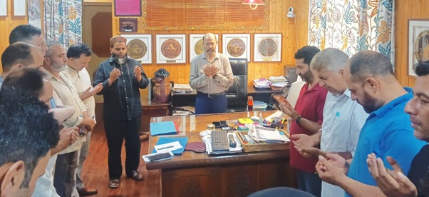  Handicrafts & Handloom, Kashmir, comes together to grieve loss of its former Director
