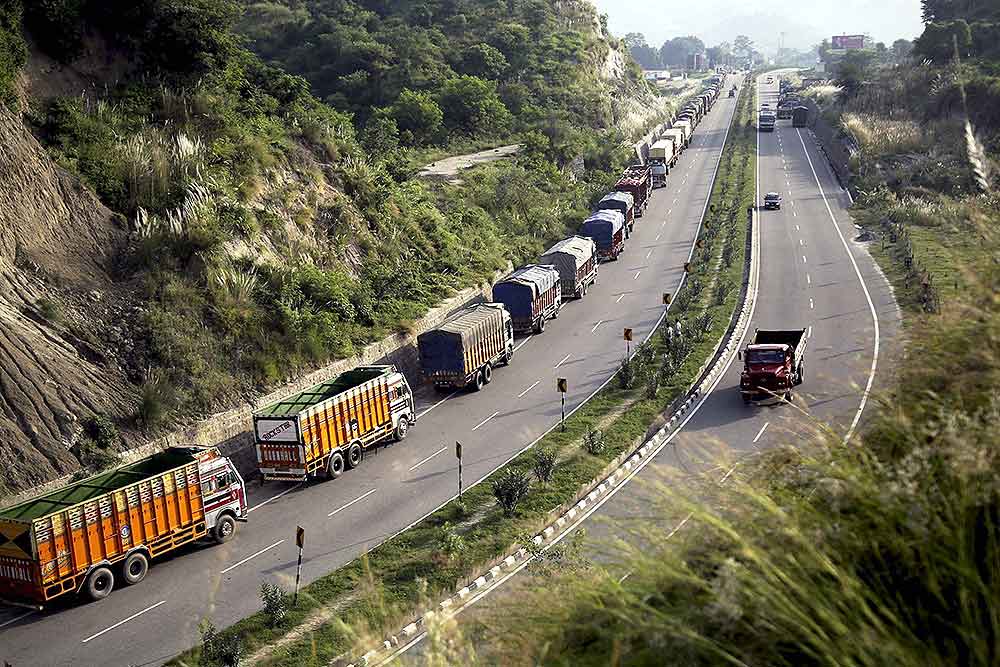 Traffic to remain suspended on Jammu-Srinagar NH on Sunday for Repair Work