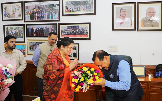 Dr Jitendra Singh assumes charge of DoPT 