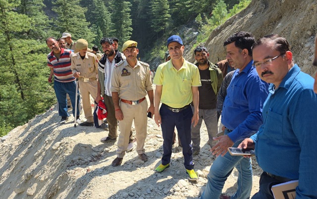 DC Kishtwar hold discussions with ExEn, AEE, AEs of  Jal Shakti Department regarding challenges faced in water restoration process