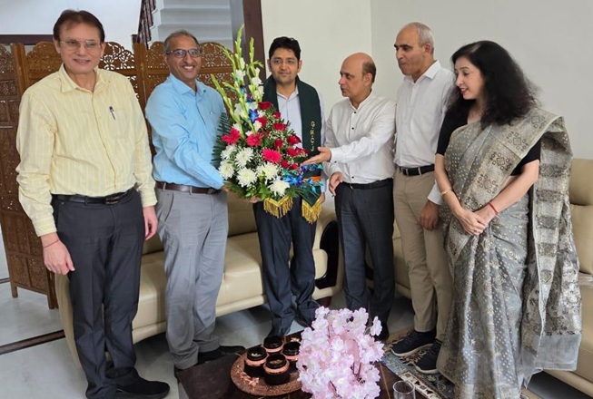 Delegation led by Dr Ashutosh, Principal GMC Jammu calls on Dr Raghav Langer Secretary NMC