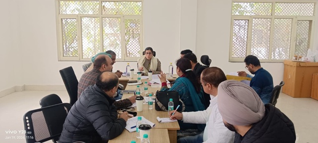 Avny Lavasa visits IDTR, issues firm  directions to XEN