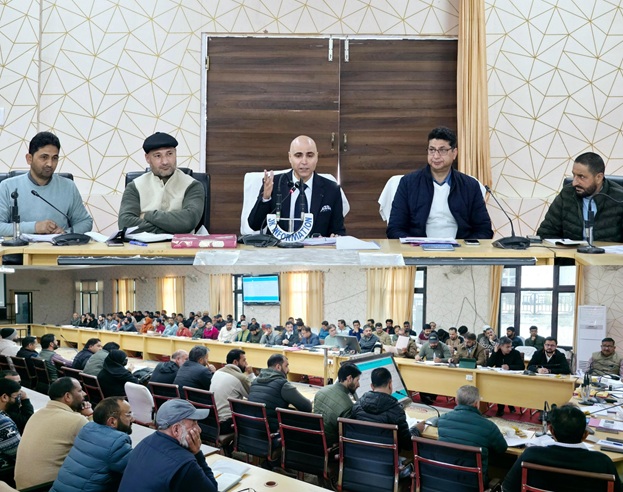 ' DC Kishtwar orders withholding of salaries of underperforming BDOs, TAs, Panchayat Secretaries and GRS'