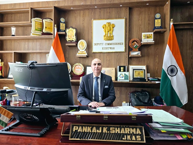 'DC Kishtwar urges Public not to panic; Assures adequate stocks of Essential Commodities'