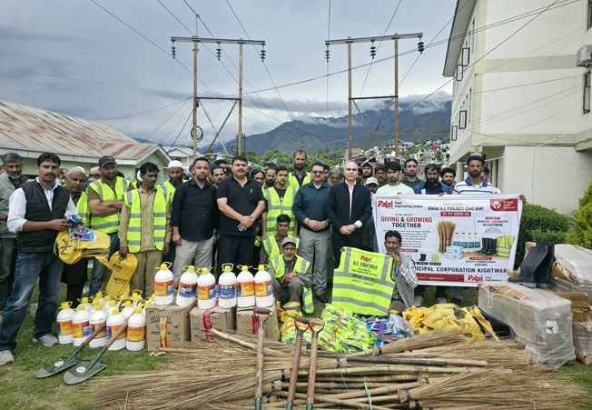 'DC Kishtwar appreciates CSR initiative of Kwar HEP for providing  essential sanitation items & equipment'