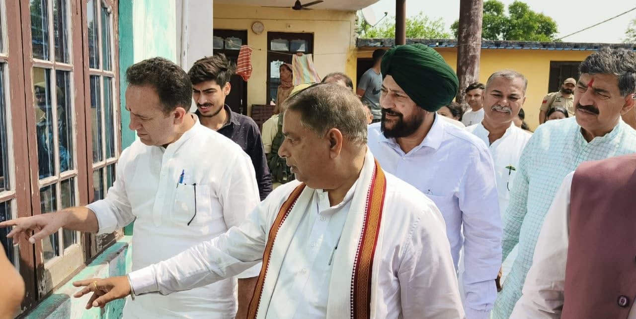 LoP Sunil Sharma along with senior BJP Leaders visits Border Villages