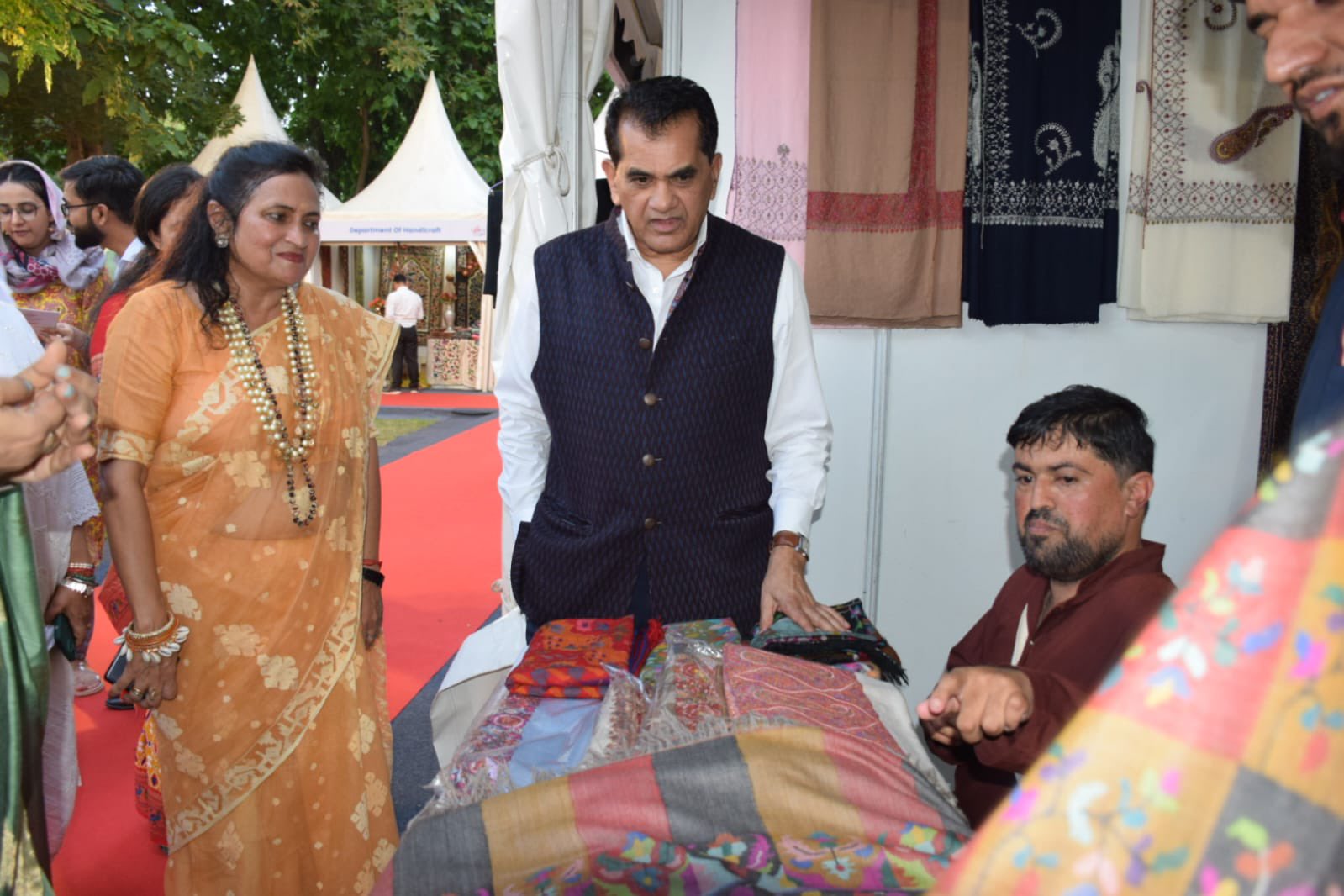 Amitabh Kant appreciates Resident Comm J&K Rashmi Singh